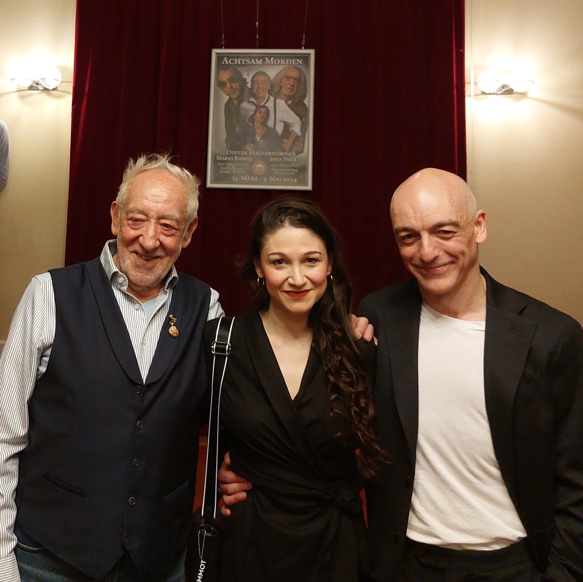 Dieter Hallervorden, Ines Nieri und Mario Ramos nach der Premiere, Foto von Ronald Keusch 